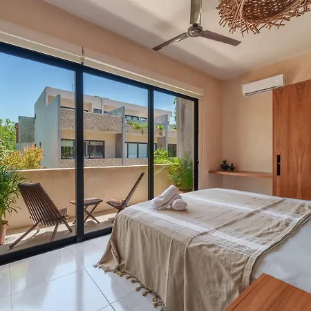 *jungle Ph W/pool, Close To Downtown &