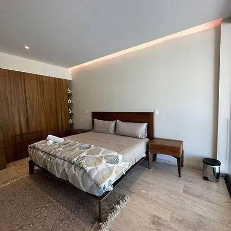 Luxury 2 Bdr - La Veleta Apartment