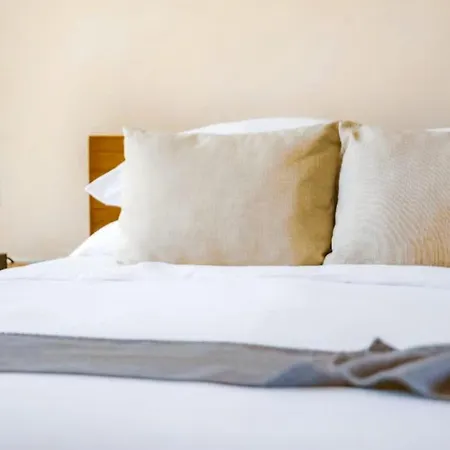 Hotel The Waves By Bnb Experience