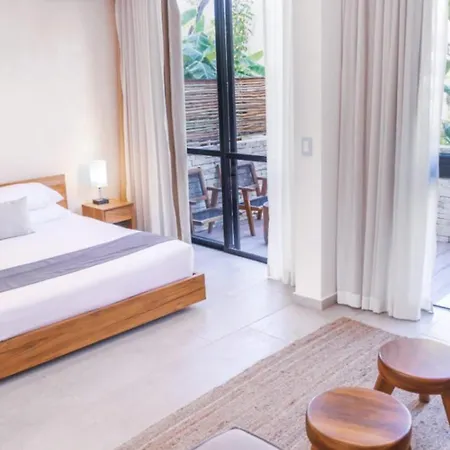 Hotel The Waves By Bnb Experience