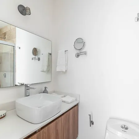 With Private Balcony, Rooftop Pool,gym