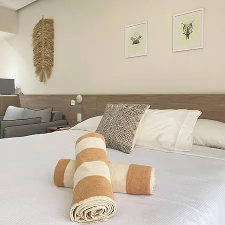 Charming And Perfectly Located With Rooftoop Pool Apartment