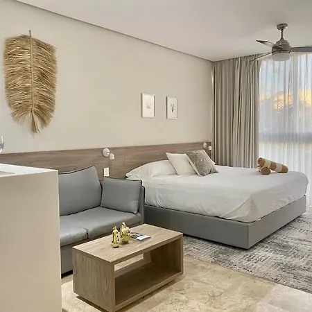 Charming And Perfectly Located With Rooftoop Pool Apartment