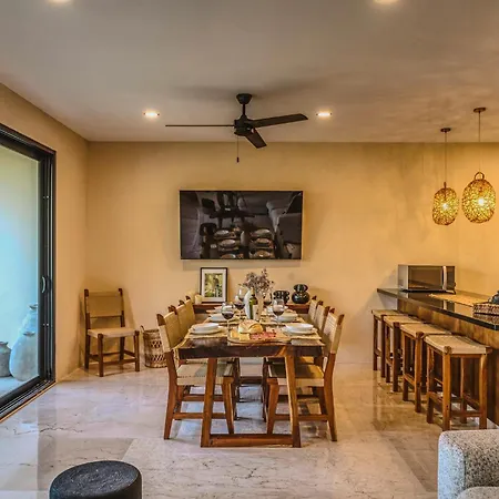Deluxe 6br Double Penthouse With 2 Private Roof Pools *