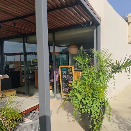 2 Bedroom In Mistiq Gardens With Pool And Gym Apartment