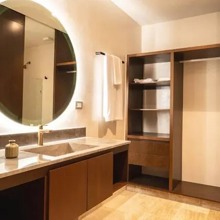 Apartment Stylish Retreat For 6, Near Everything