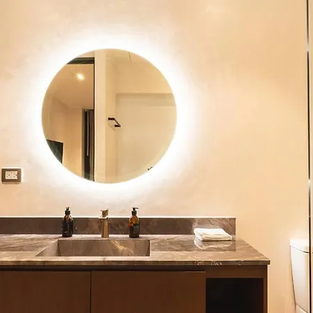 Stylish Retreat For 6, Near Everything