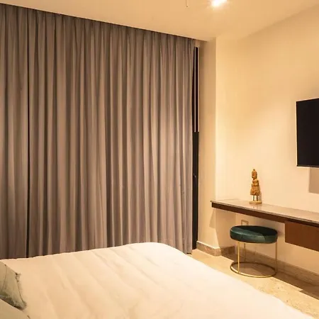 Apartment Stylish Retreat For 6, Near Everything