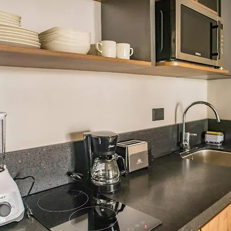 Apartment 1 Bedroom In Downtown Walking Distance From Bars