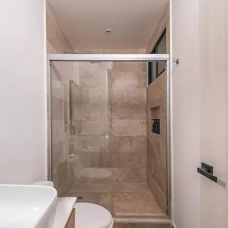 King With Private Balcony, Rooftop Pool, Gym Сasa de vacaciones *
