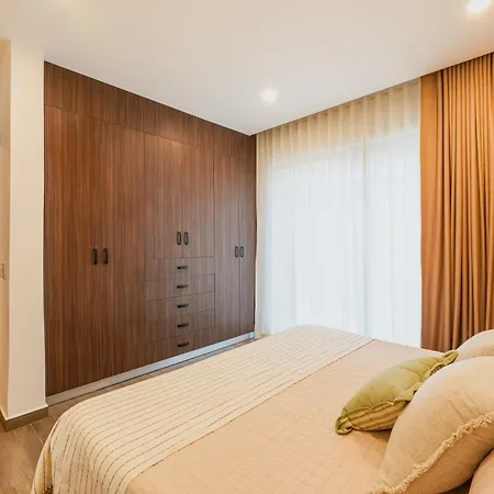 Luxe Dept Private Pool & Bbq Patio Apartment