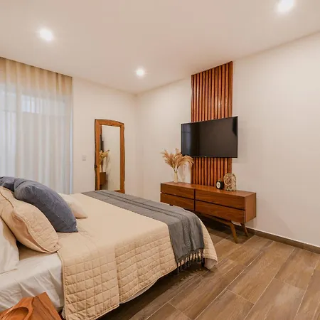 Luxe Dept Private Pool & Bbq Patio Apartment