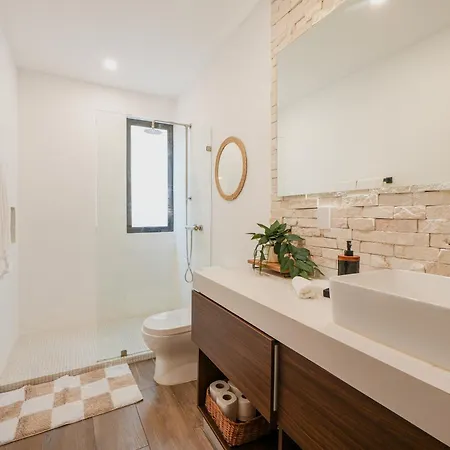 Luxe Dept Private Pool & Bbq Patio Apartment