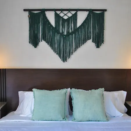 New Maria 2 Bedroom With Rooftop Pool 4*