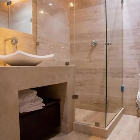 Apartment 2-bd In Heart Of
