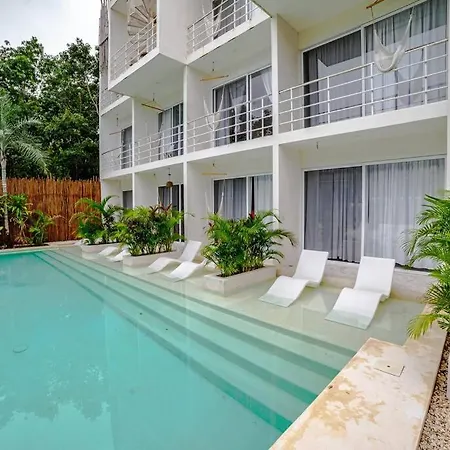 Deluxe With Private Jacuzzi Apartment *