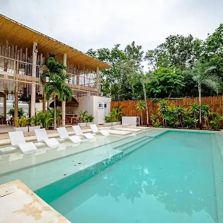 Deluxe With Private Jacuzzi Apartment