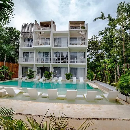 Deluxe With Private Jacuzzi Apartment *