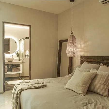 Luxury Penthouse-private Rooftop Pool-walkable