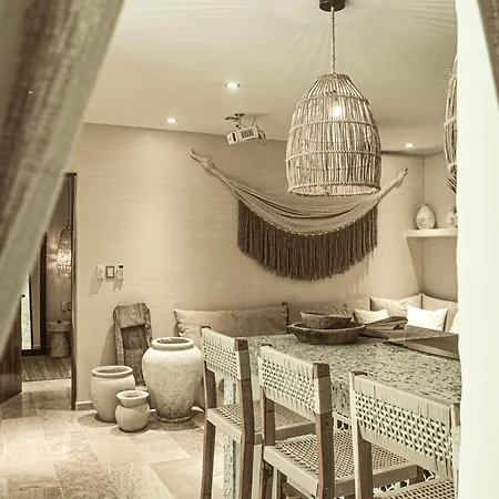 Luxury Penthouse-private Rooftop Pool-walkable Apartment