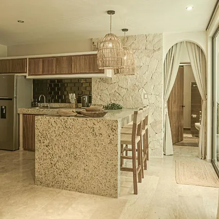 Luxury Penthouse-private Rooftop Pool-walkable *