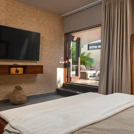 Villa Luxury Vibes Pool With Jacuzzi Concierge 5br