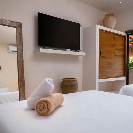 Jungle 3br Villa, Garden & Pool, La Veleta * Tulum