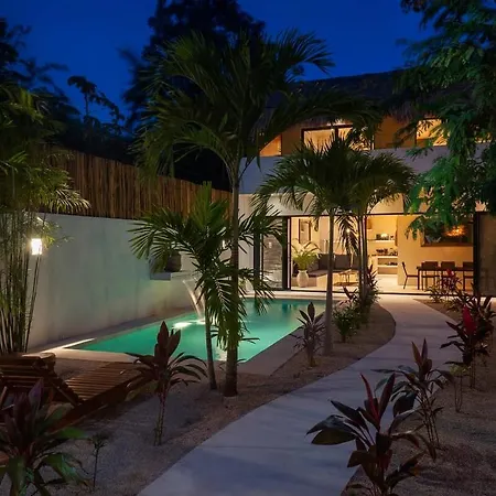 Jungle 3br Villa, Garden & Pool, La Veleta Holiday home