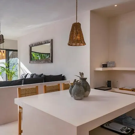 Jungle 3br Villa, Garden & Pool, La Veleta Holiday home *
