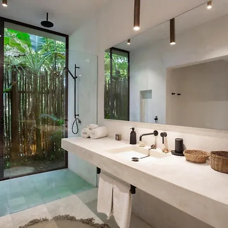 Stunning 4br, Concierge Service, Gated, Paddle Court Villa