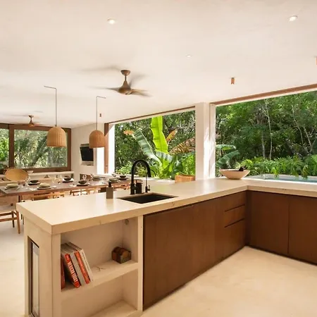 Stunning 4br, Concierge Service, Gated, Paddle Court