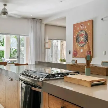 Dream 4 Bedroom Private Pool, And Serenity Holiday home *