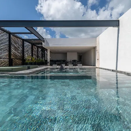 Holiday home Lux 2br With Rooftop Pool, Spa, Gym, Kids Playroom #229 *