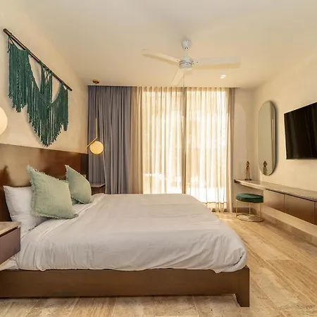 2br Plunge Pool, Rooftop Pool, Gym, Kids Playroom