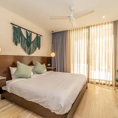 2br Plunge Pool, Rooftop Pool, Gym, Kids Playroom *