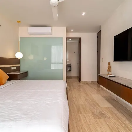 2br Plunge Pool, Rooftop Pool, Gym, Kids Playroom