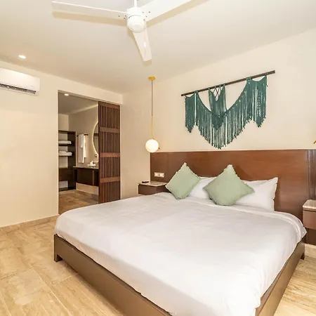 Holiday home 2br Plunge Pool, Rooftop Pool, Gym, Kids Playroom *