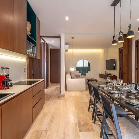 Holiday home Lux 2br With Rooftop Pool, Spa, Gym, Kids Playroom #229 *