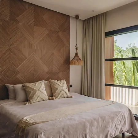 Luxe 8br Double Villa, Gated, Patio & Pool Holiday home
