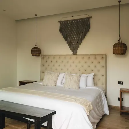 Luxe 8br Double Villa, Gated, Patio & Pool