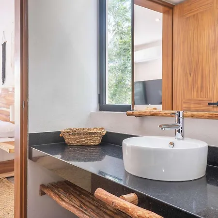 Twin 8br, Concierge, Gated ,jacuzzi, Paddle Court Holiday home