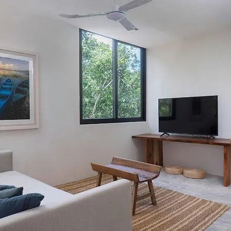 Twin 8br, Concierge, Gated ,jacuzzi, Paddle Court Holiday home Tulum