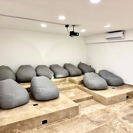 Apartment Chic 2br Condo, Private Jacuzzi And 2 Free Bikes