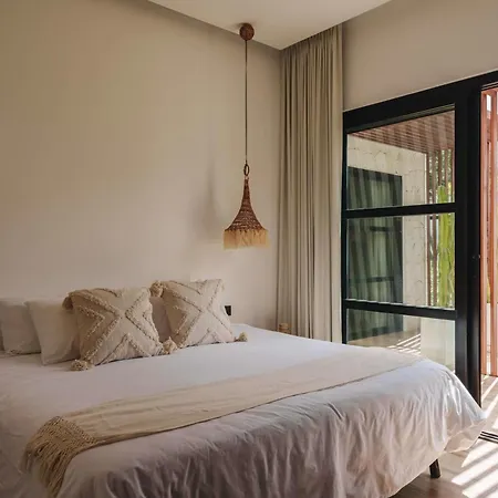 Elegant 4 Bedroom Villa, Gated Access & Personalized Concierge *
