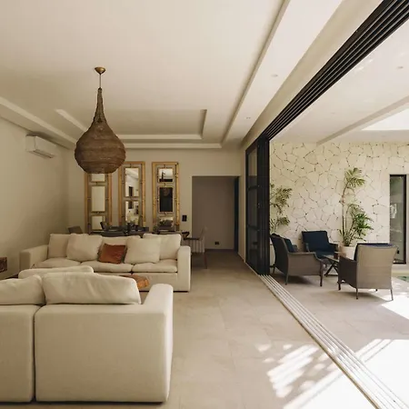 Elegant 4 Bedroom Villa, Gated Access & Personalized Concierge * Tulum