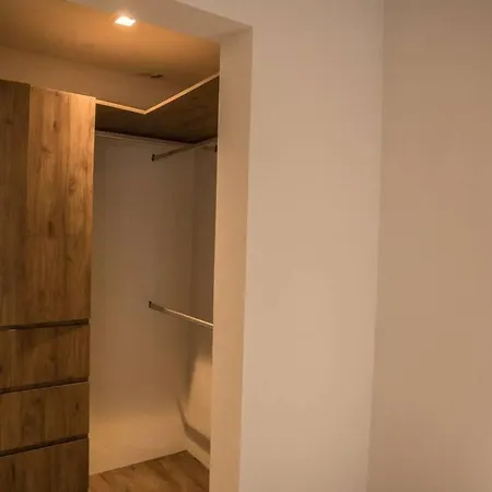 Great Location, New, 1br 4 Ppl Apartment