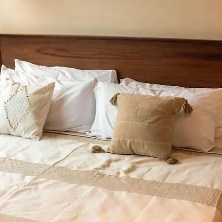 4 Pax Luxury Pool Acces Apartment *