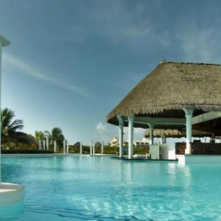 Grand Palladium Riviera And 4*