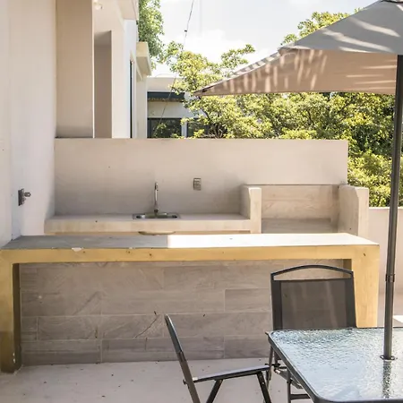 Apartment 1 Bedroom In Downtown Walking Distance From Bars