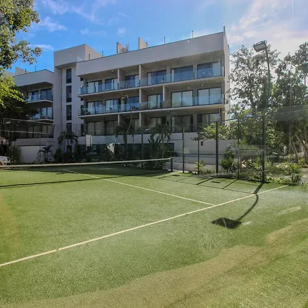 Luxury With Rooftop Pool In Location *